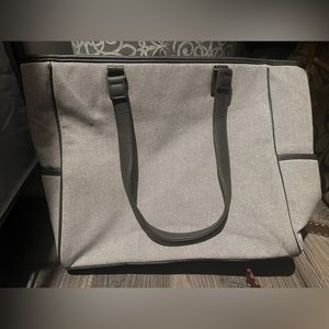 Thirty One “Cindy” Tote in Gray Pin Dots pattern